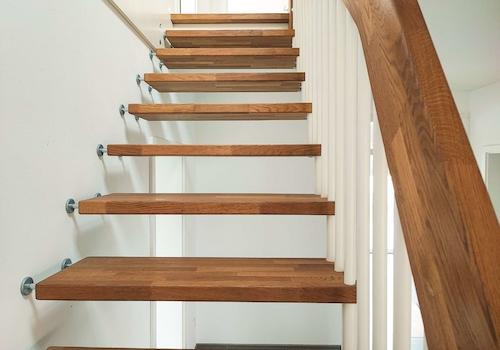 offene Echtholztreppe