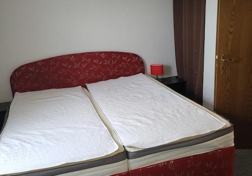 Wohnraum mit Doppelbett