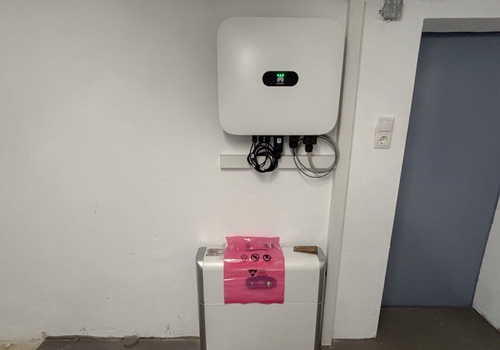 Wechselrichter + Batterie