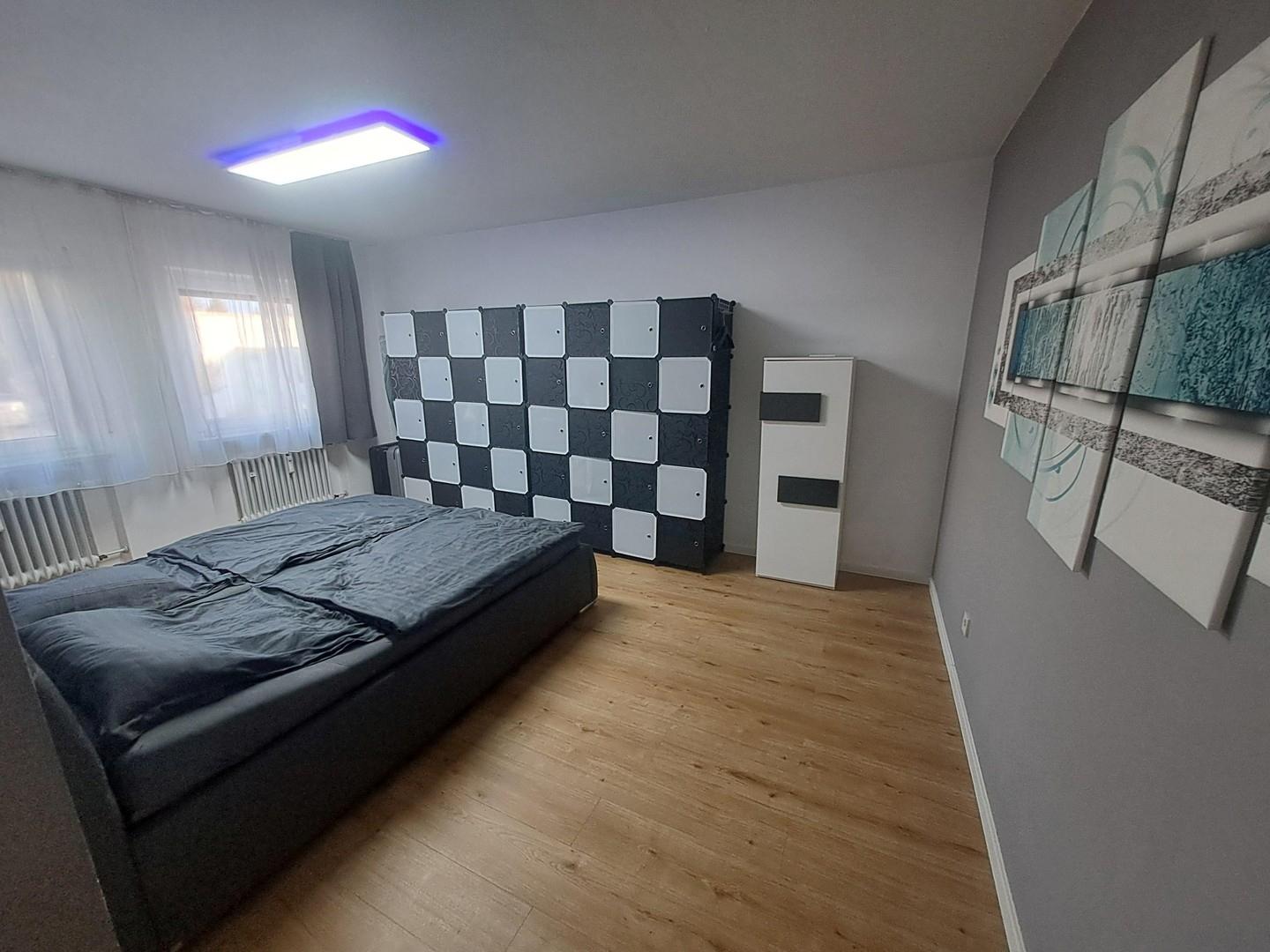 Schlafzimmer 1