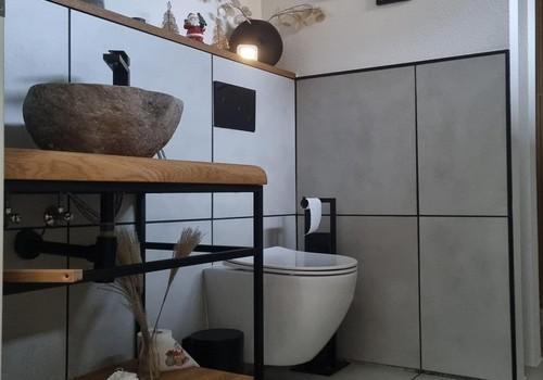 Bad Erdgeschoss mit Dusche