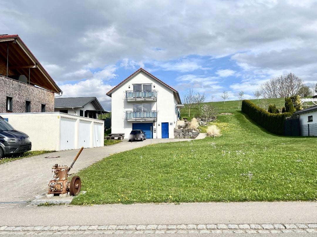 Gebäude und Garagen