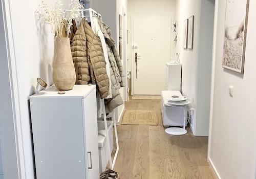 Flur - Blick zur Eingangstür