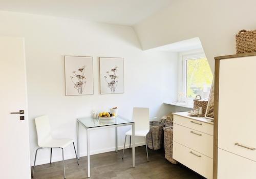 Küche - Tisch und 2. Fenster