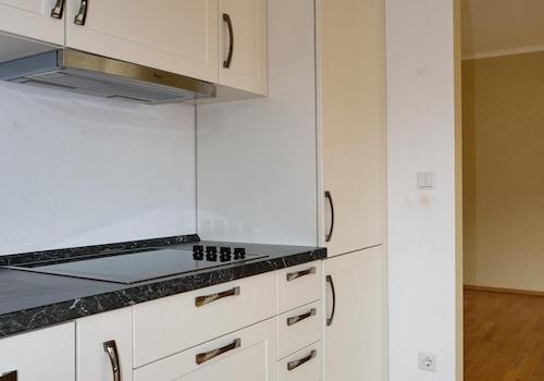 Moderne helle Küche