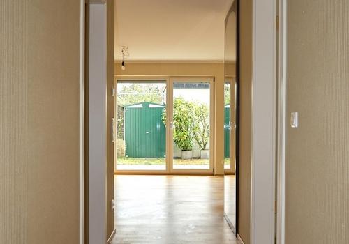 Flur mit Blick zum Garten