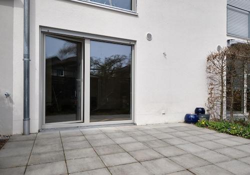 Sonnige ruhige Terrasse