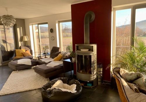 Wohnzimmer mit Kamin