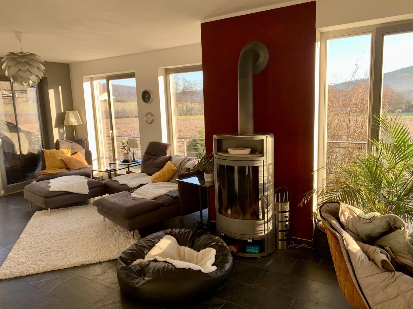 Wohnzimmer mit Kamin