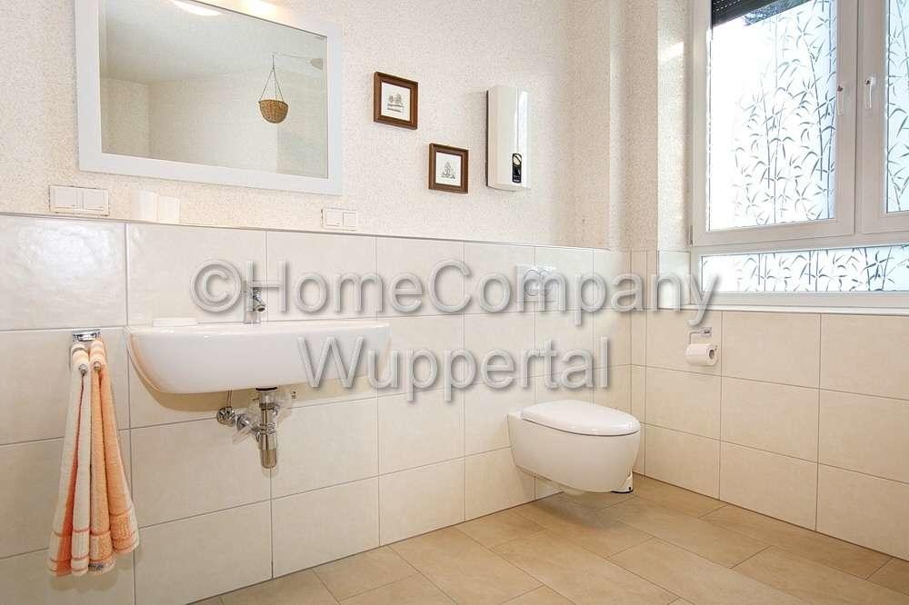 Waschtisch und Hänge-WC