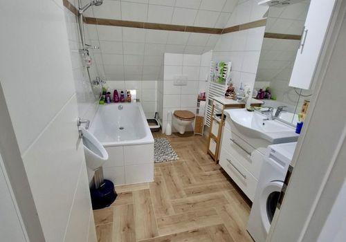 949ea64d-af17-4879-a9c7-fc697745fa93