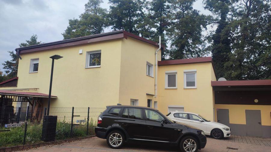 Nebengebäude seitlich