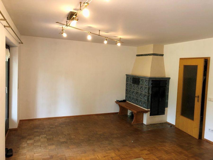 Kachelofen im Wohnzimmer