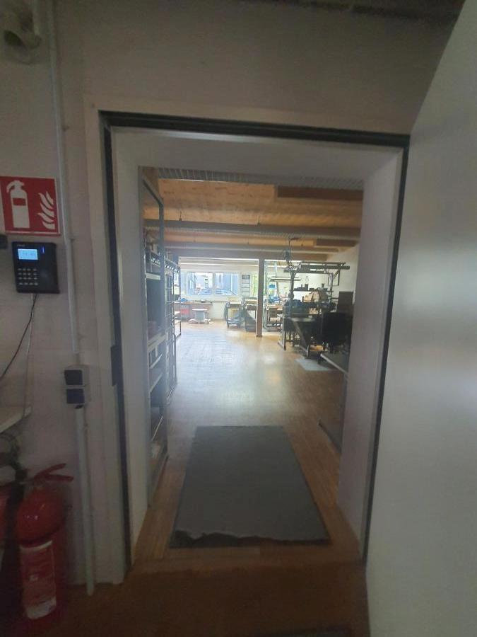 Tür Hallo -- Montage