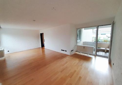 Wohn-/Esszimmer mit Balkon