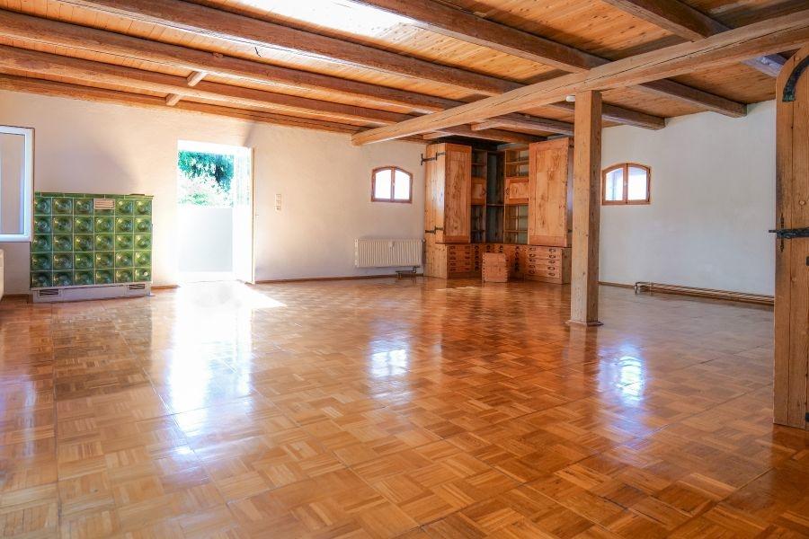 Parkettsaal-Balkon-Bibliothek