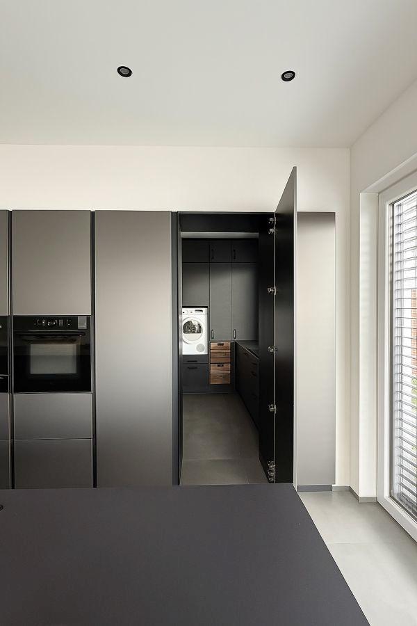 Durchgang zum Hauswirtschaftsraum