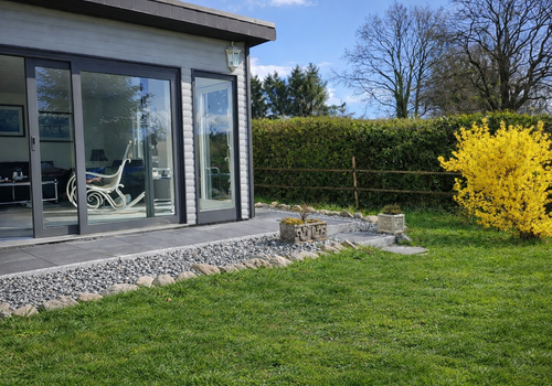 Blick vom Garten zum Haus