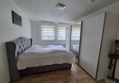 Schönes Schlafzimmer mit ...