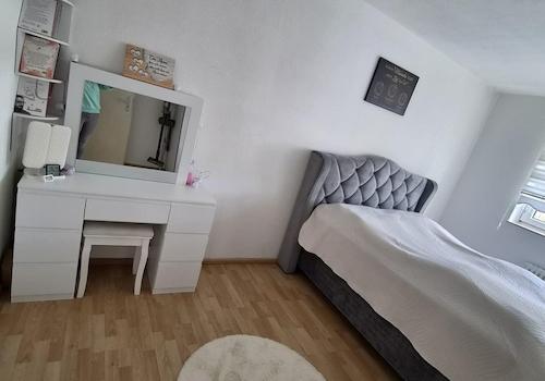 ...Platz für Schminktisch