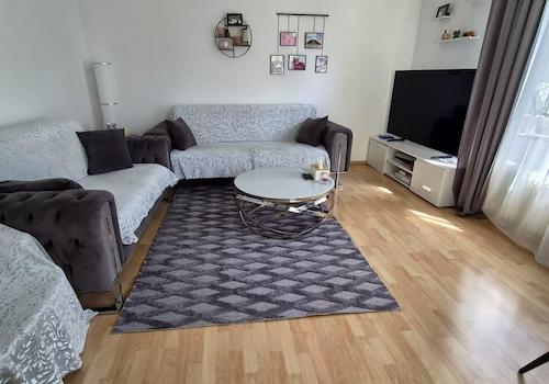 Großzügiges Wohnzimmer 20m²