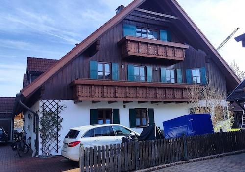 Westansicht mit Balkonen