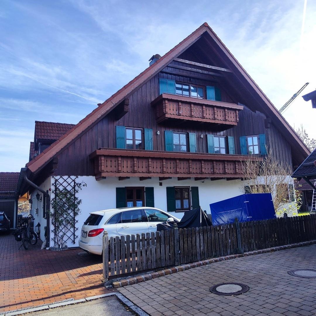 Westansicht mit Balkonen