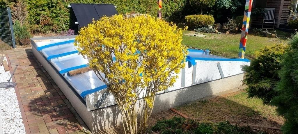 Pool - ehemals für Koifische, kleines Solarwerk