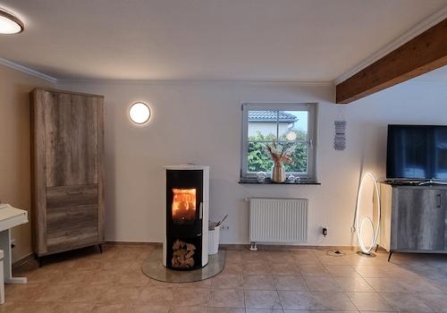 Wohnzimmer mit Kamin
