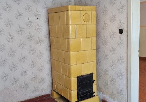 In mehreren Räumen sind Öfen