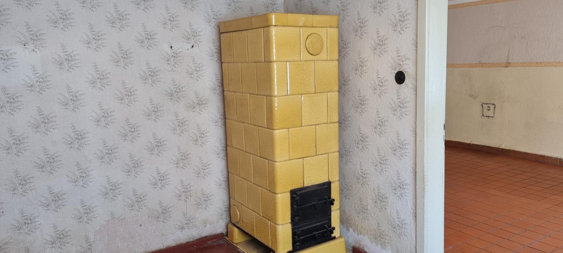 In mehreren Räumen sind Öfen