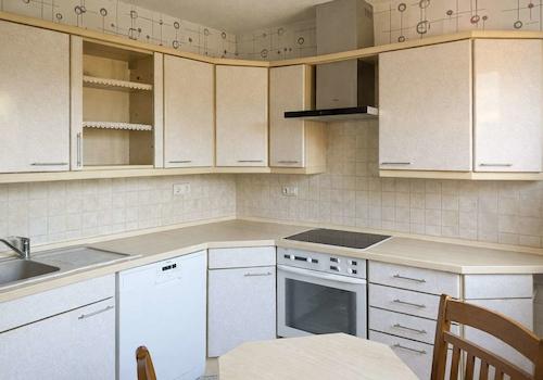 Küche mit Einbauküche