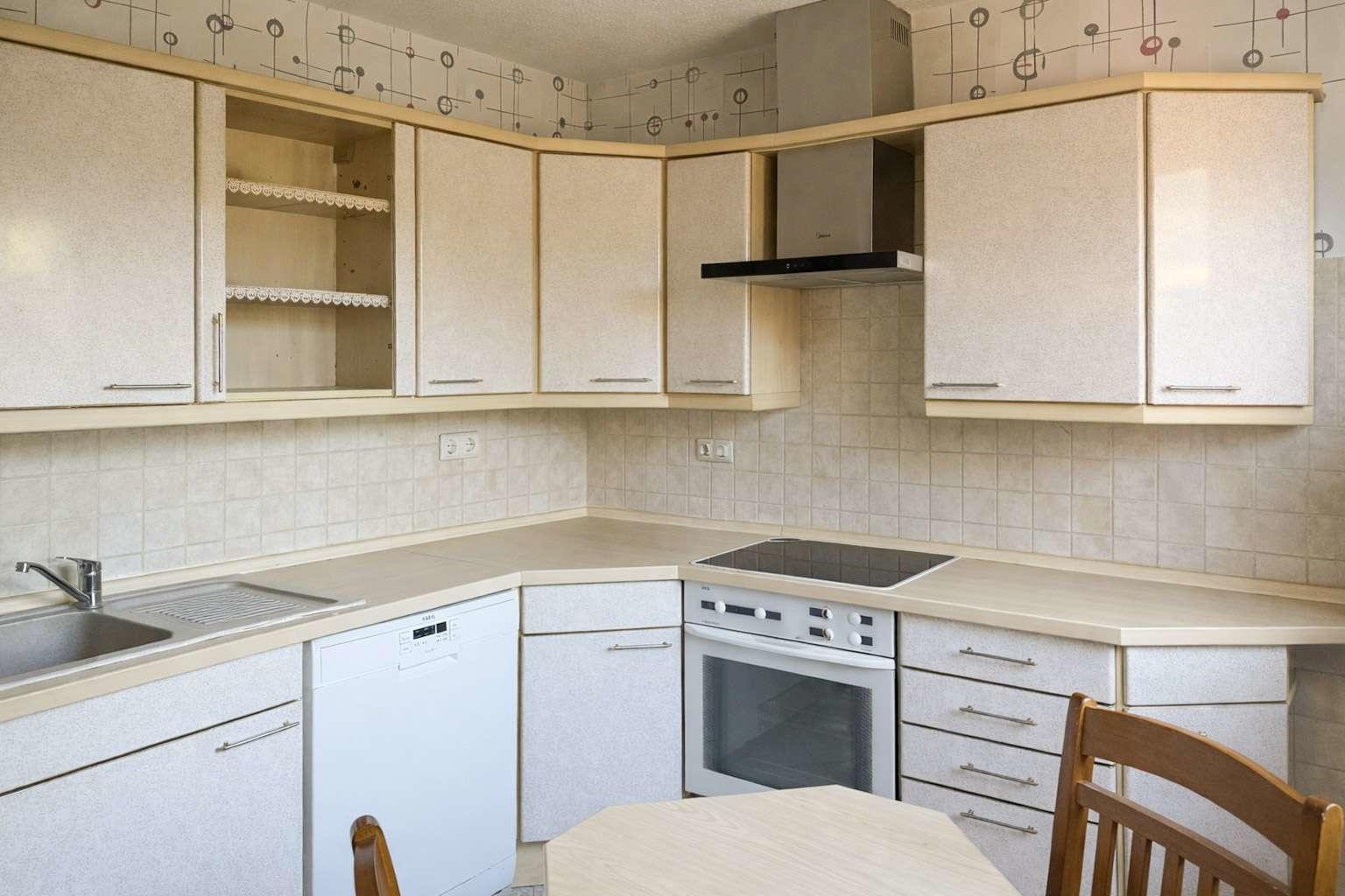 Küche mit Einbauküche