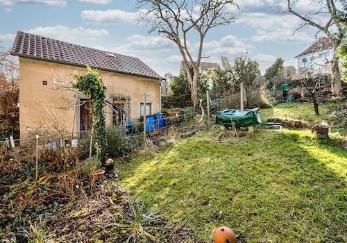 Garten mit Gartenhaus