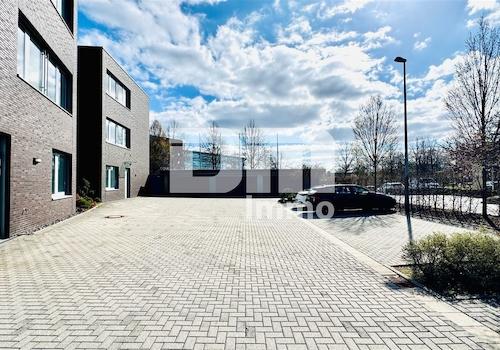 Zufahrt mit separatem Eingang