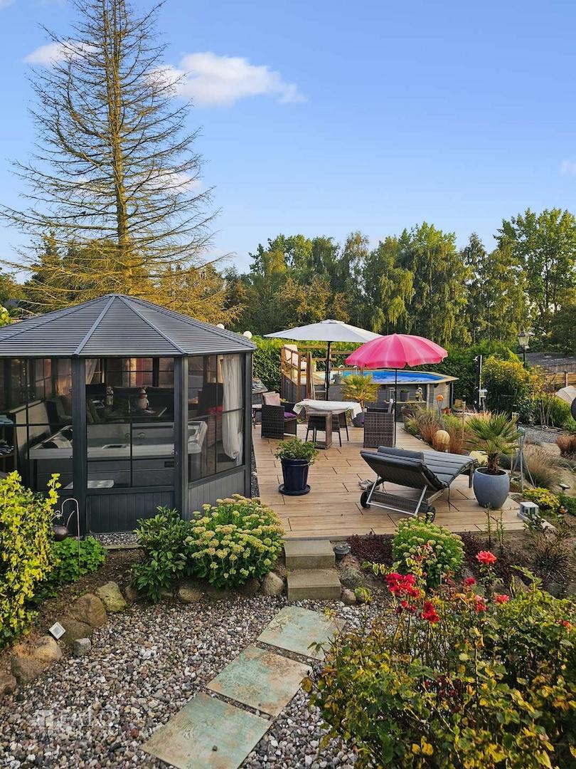 Terrasse mit Wintergarten & Whirlpool