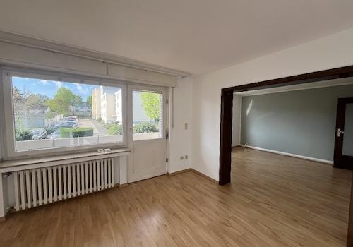 Wohnzimmer mit Balkon