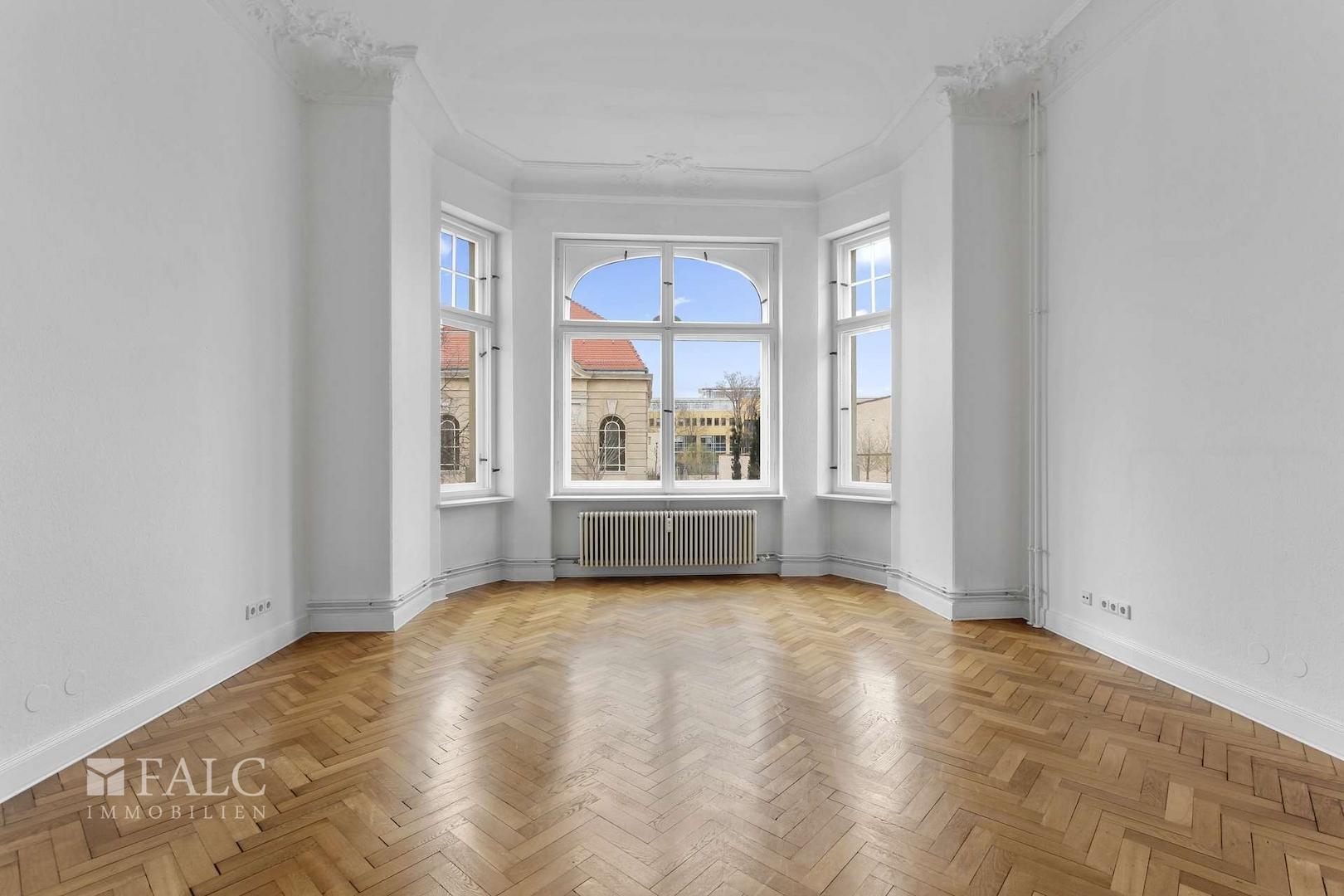 EG - Erkerbüro Straßenseite