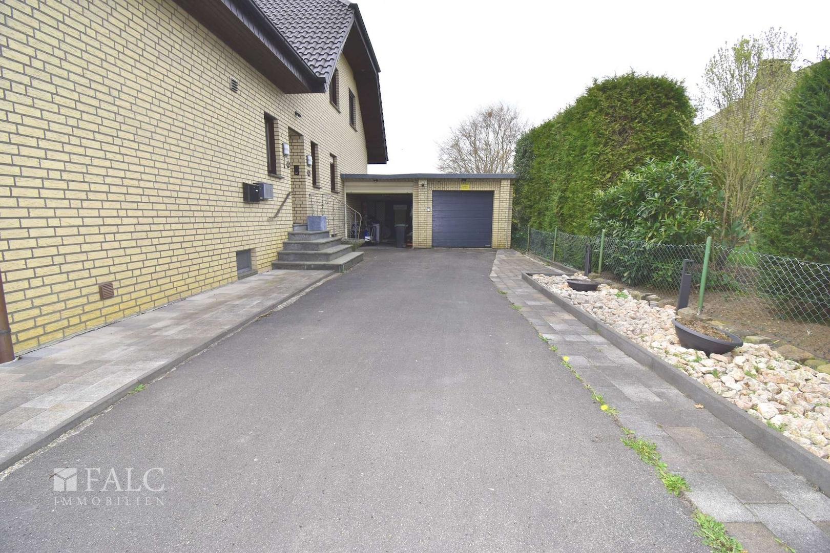 Garage / Zufahrt