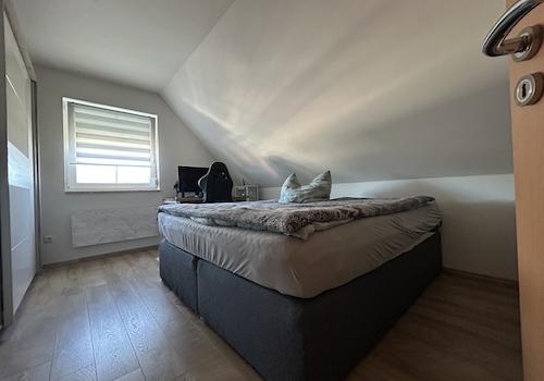 Schlafzimmer DG