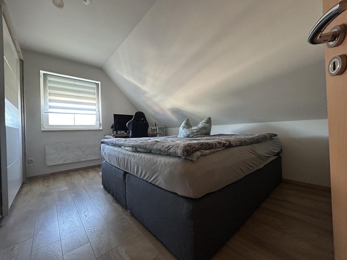 Schlafzimmer DG