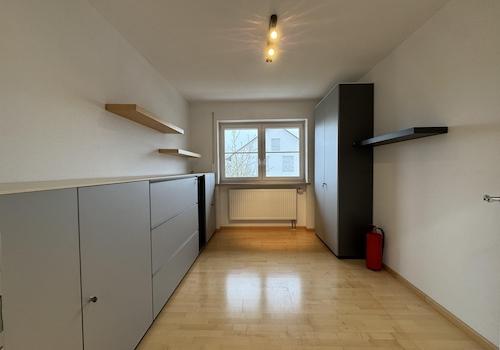 1OG Zimmer 2 mit Stauraum