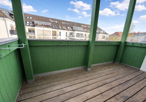 hofseitiger Balkon