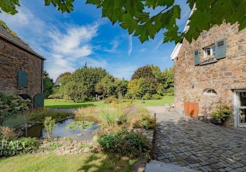 liebevoll angelegter Teich