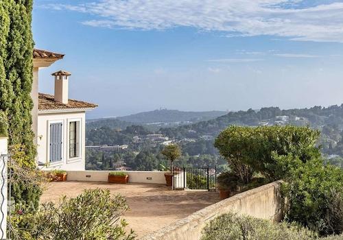 Außenlounge mit Panoramablick