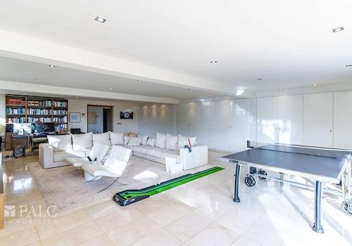 Freizeit- und Loungebereich mit Tischtennis