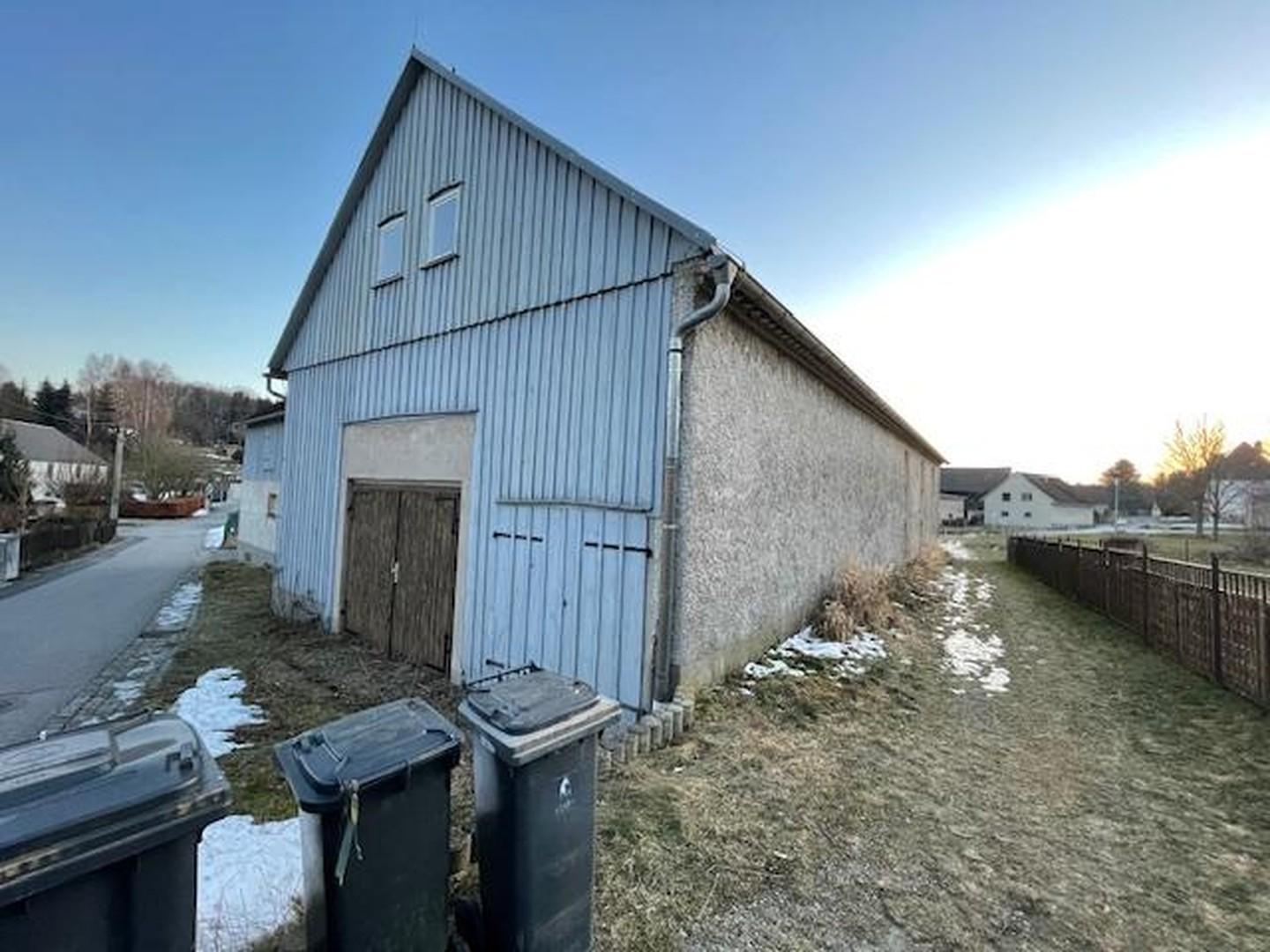 Scheunenanbau mit Weg