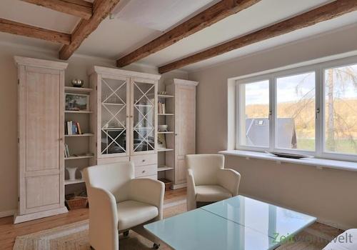 schöne Schrankwand und Blick auf die Elbe