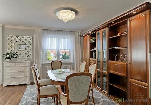 Esstisch und Schrankwand