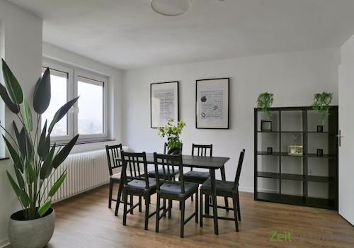 Esstisch im Wohnzimmer